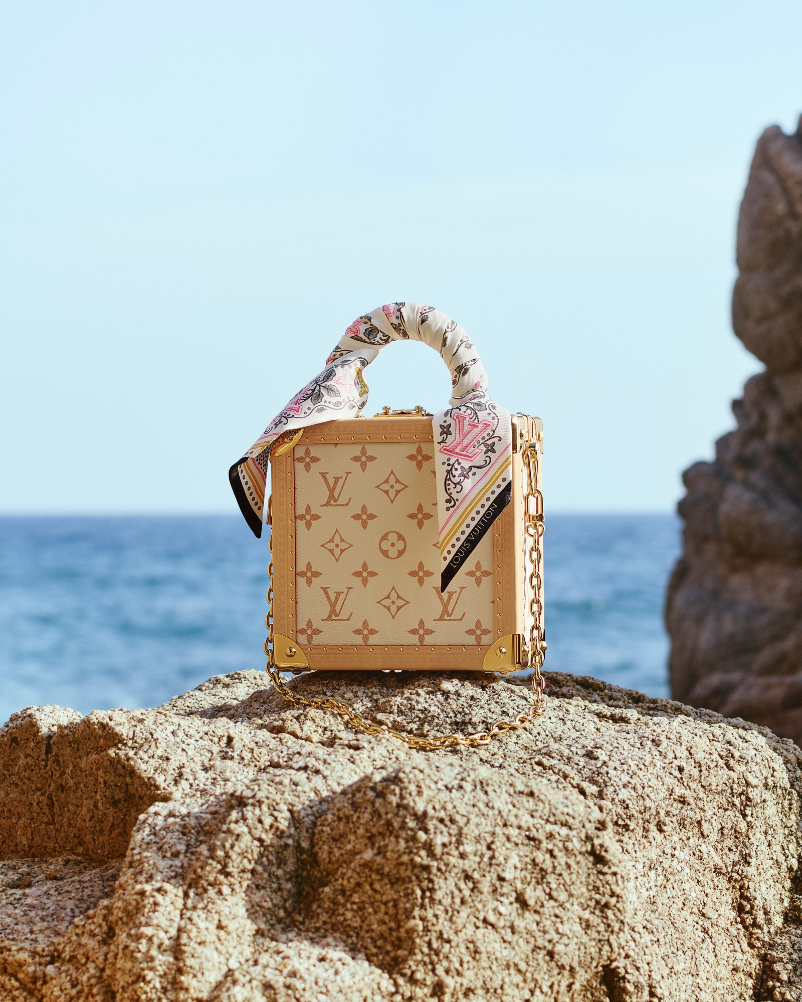Wearable Trunks Collection for Trunks, Travel and Home | LOUIS VUITTON