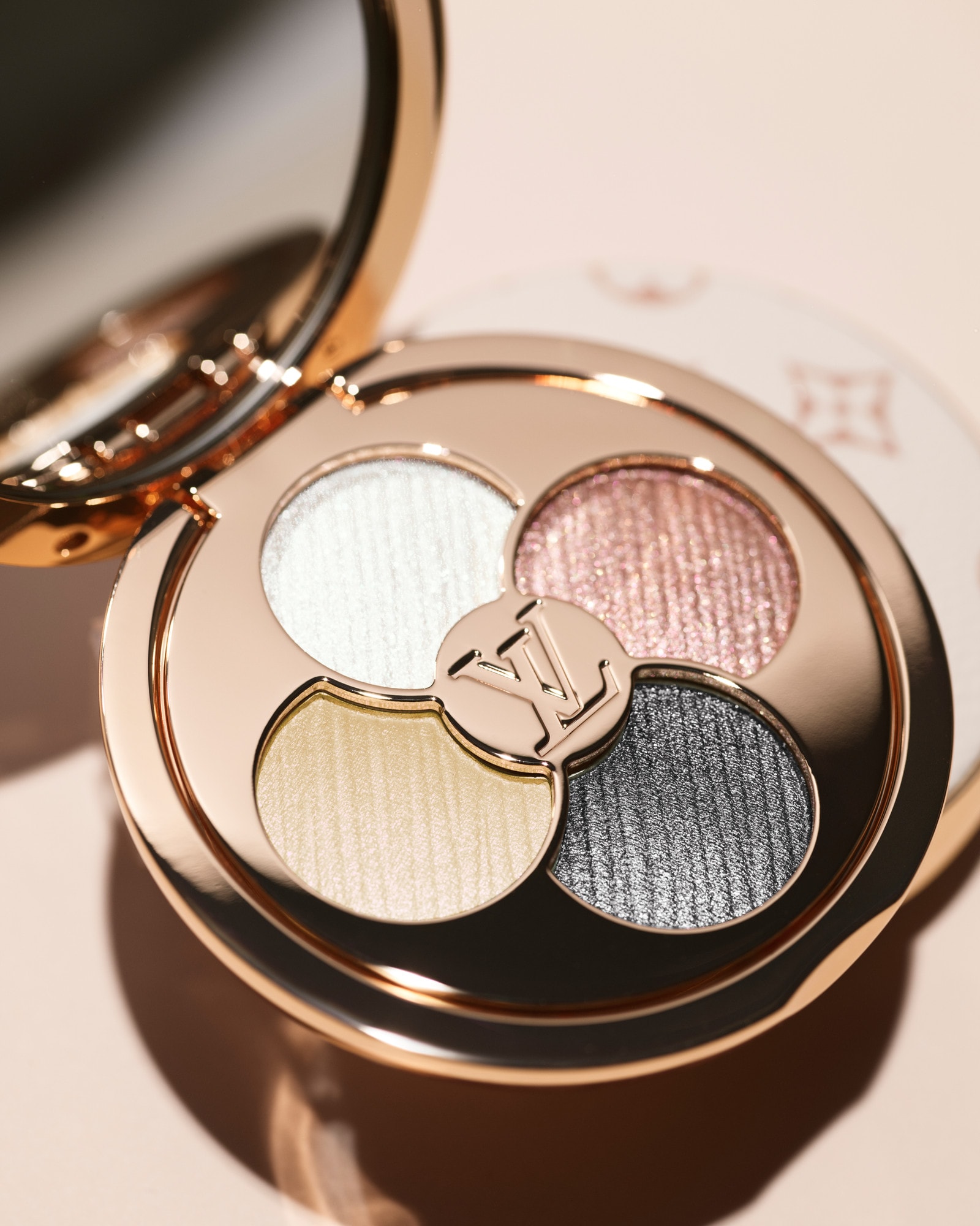 Eyes Collection for Perfumes and Beauty | LOUIS VUITTON
