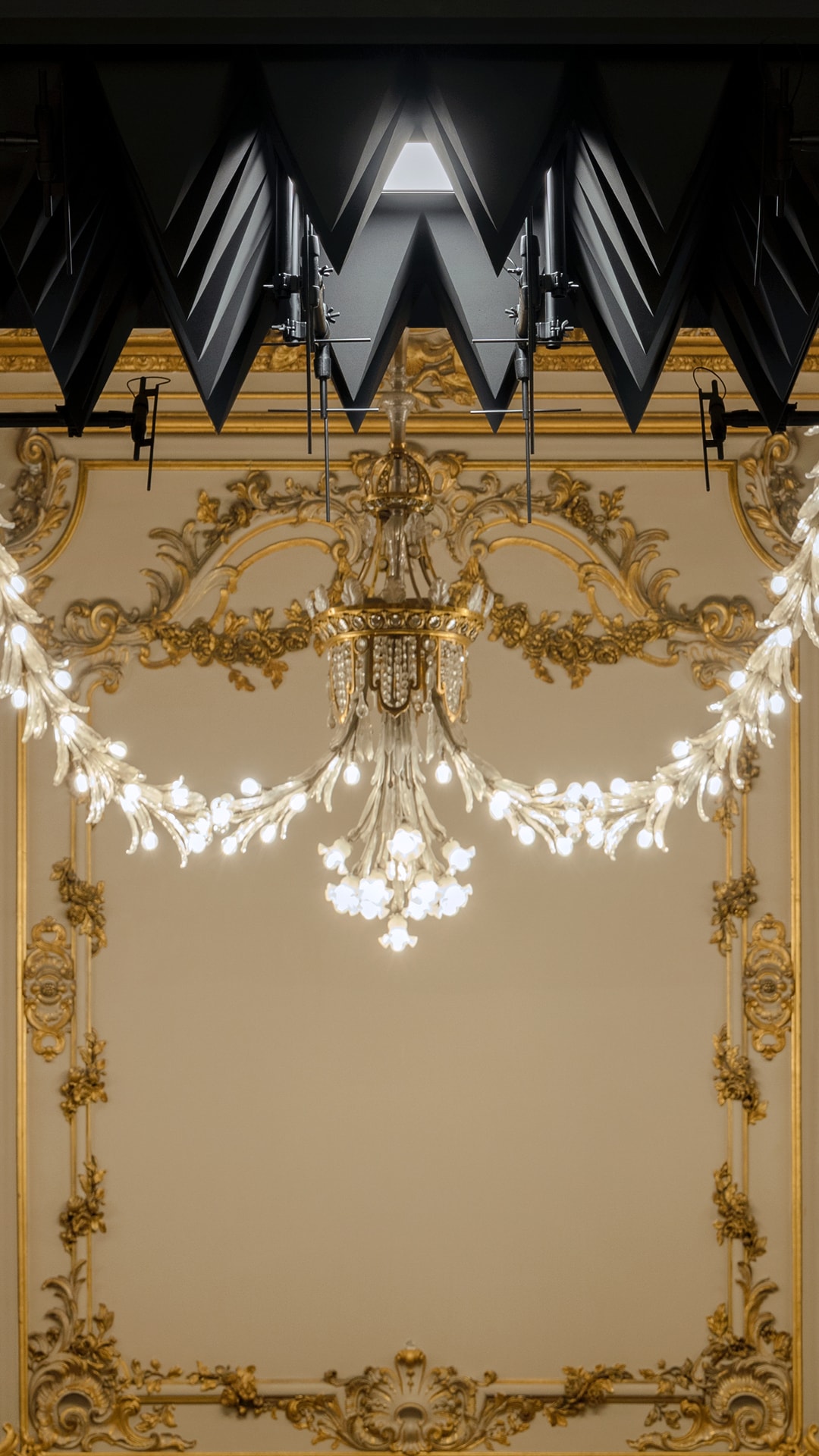 Women's Fall-Winter 2023 Show | LOUIS VUITTON