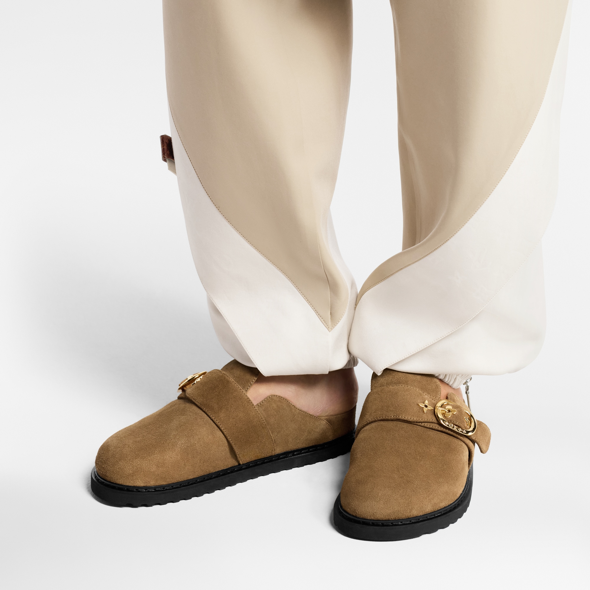  LV Cosy Flat Comfort Clog  in Women