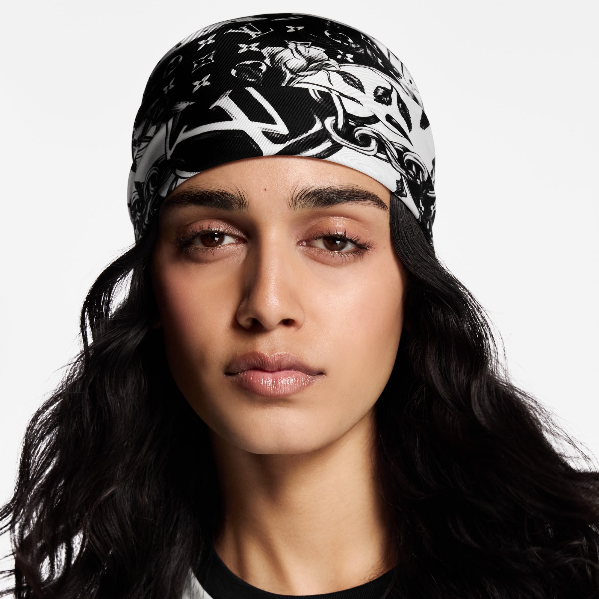 Blooming Monogram Square 90 S00 in Women