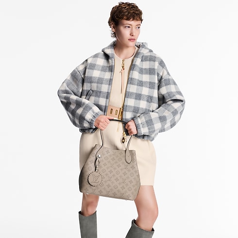 Blossom MM Mahina Leather in Women's Handbags All Collections collections by Louis Vuitton (Product zoom)