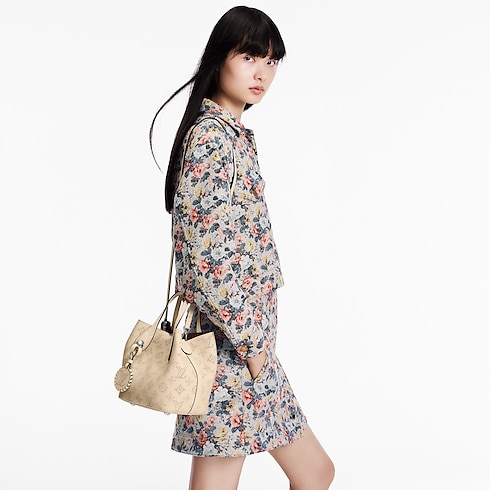 Blossom PM Mahina Leather in Bags and Small Leather Goods's Women Bags Newness collections by Louis Vuitton (Product zoom)