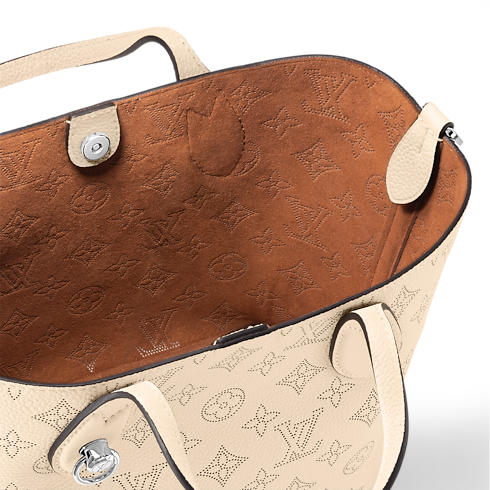 Blossom PM Mahina Leather in Bags and Small Leather Goods's Women Bags Newness collections by Louis Vuitton (Product zoom)