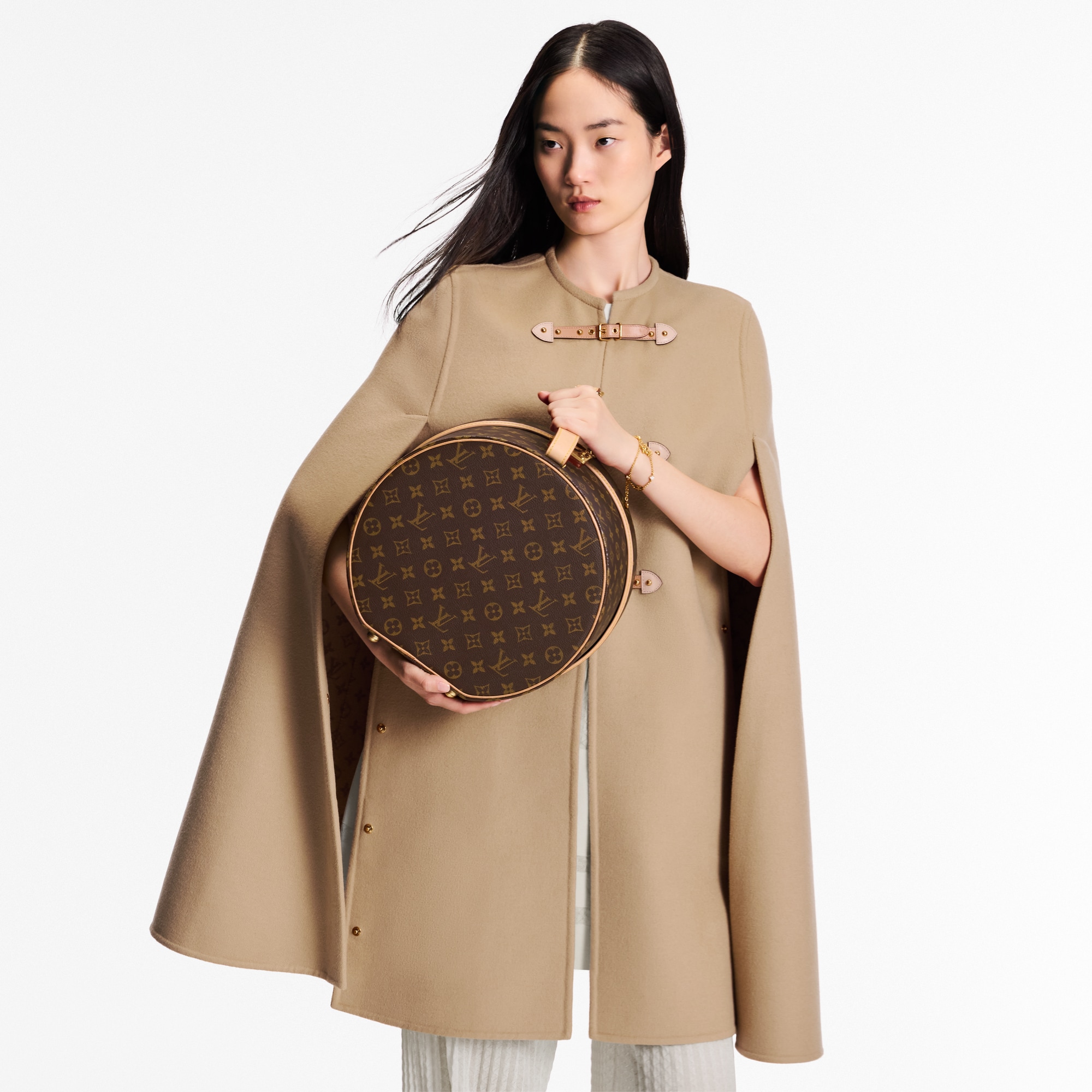 Boîte Chapeau 30 Monogram Canvas in Les Extraordinaires