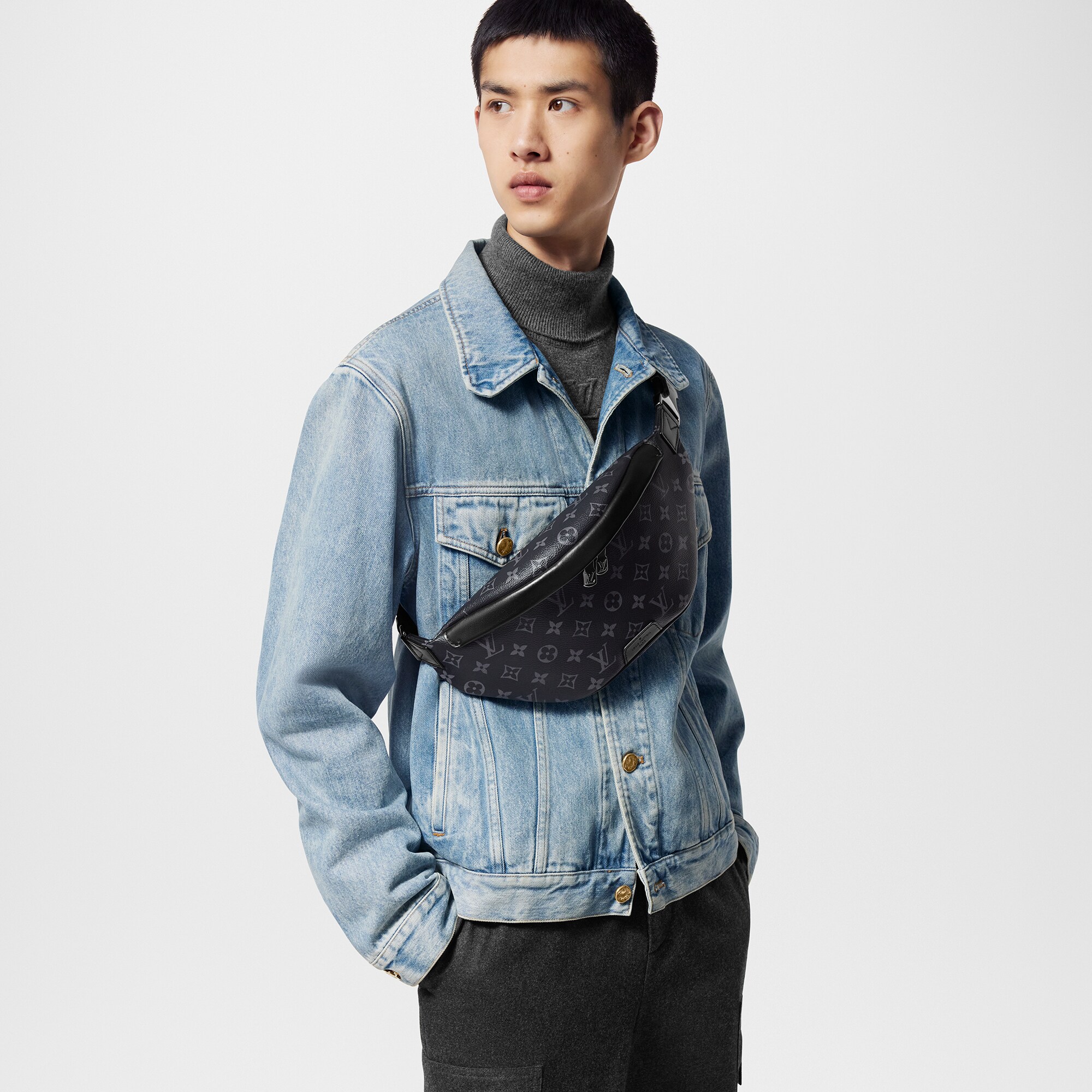 Discovery Bumbag PM Monogram Eclipse in Men