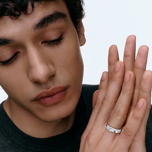 Empreinte Medium Ring, White Gold and Diamonds in Jewelry's Categories Rings collections by Louis Vuitton (Product zoom)