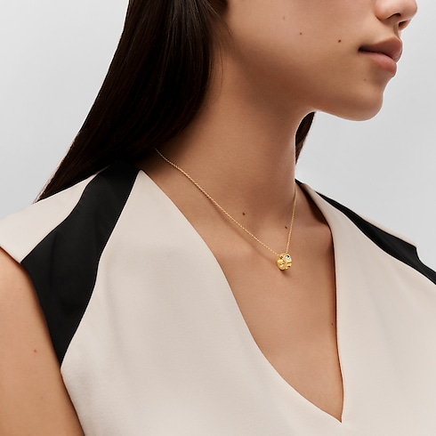 Empreinte Pendant, Yellow Gold in Jewelry's Categories Necklaces and Pendants collections by Louis Vuitton (Product zoom)