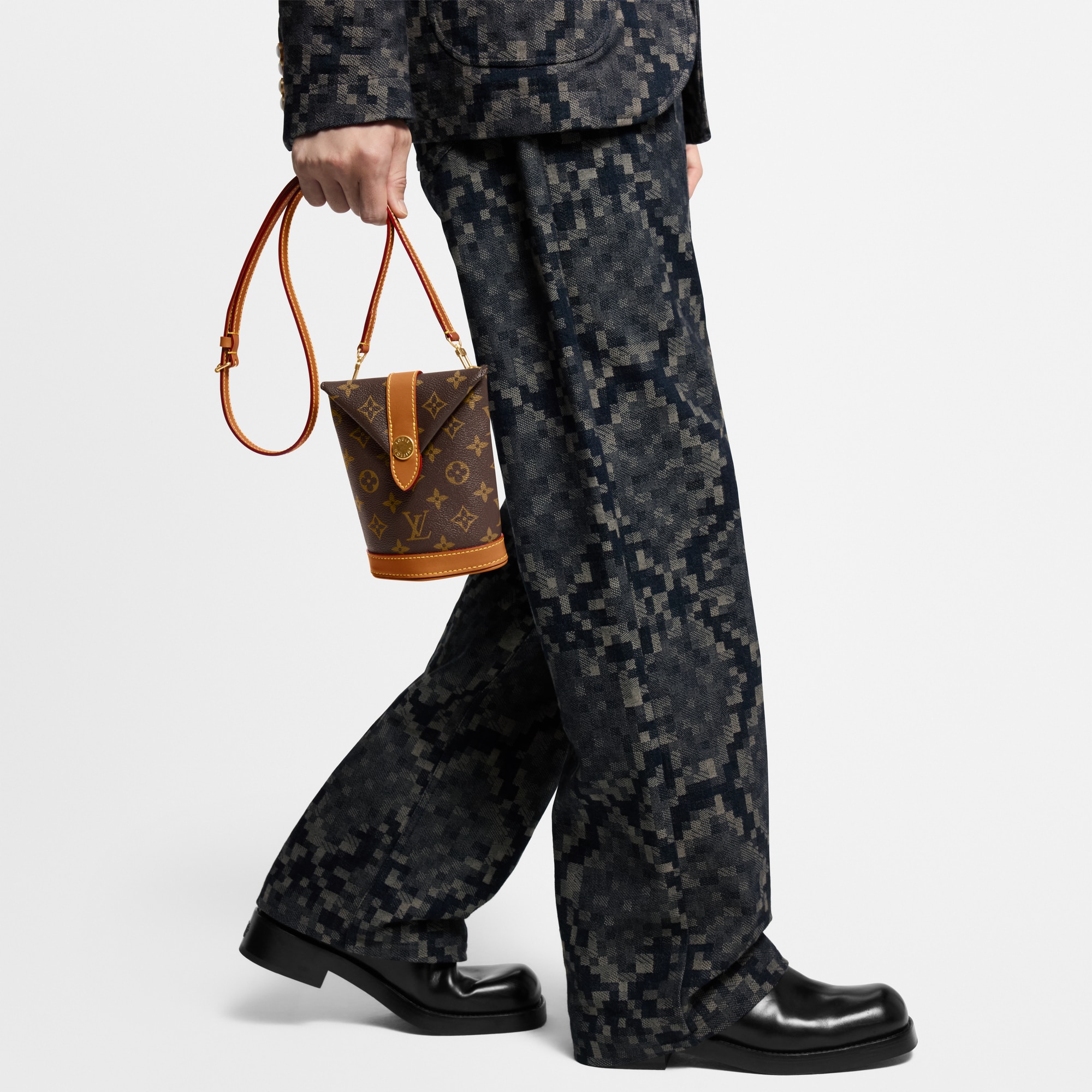 Envelope Pouch Monogram Archive in Men