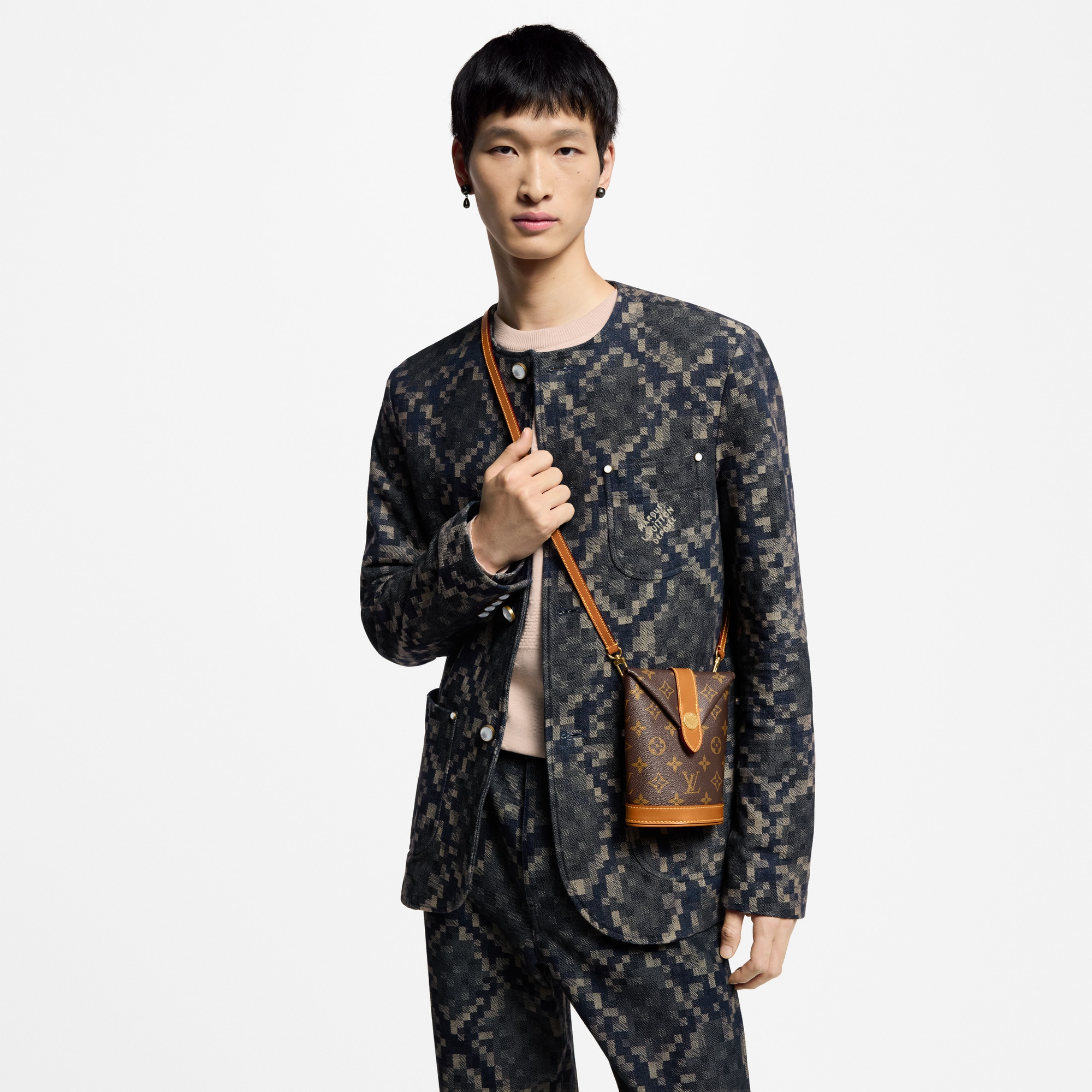 Envelope Pouch Monogram Archive in Men