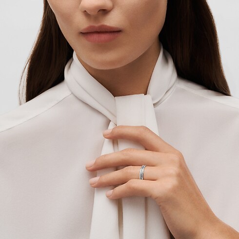 Epi wedding band, platinum in Jewelry's Categories All Fine Jewelry collections by Louis Vuitton (Product zoom)