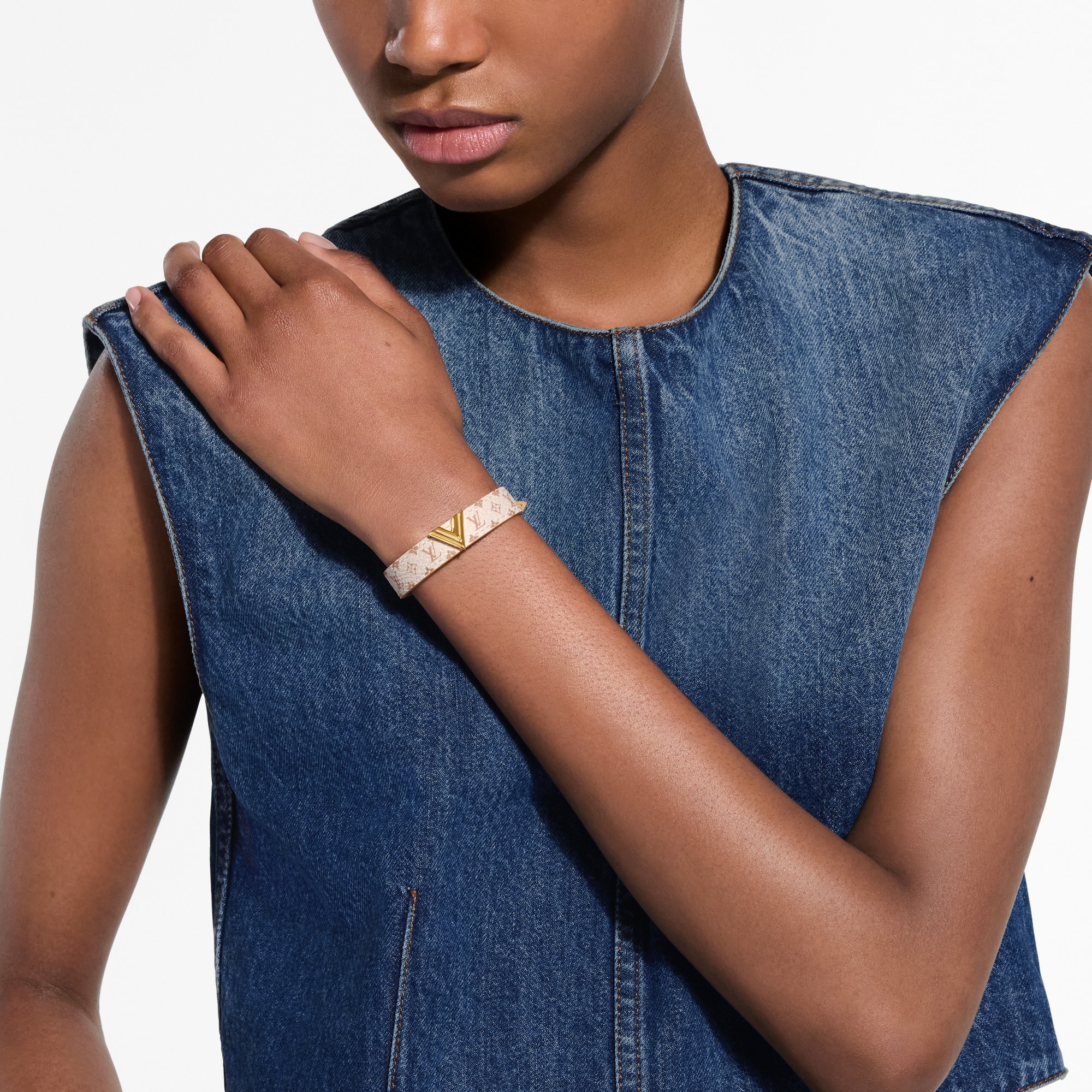 Essential V Bracelet - Fashion Jewelry | LOUIS VUITTON