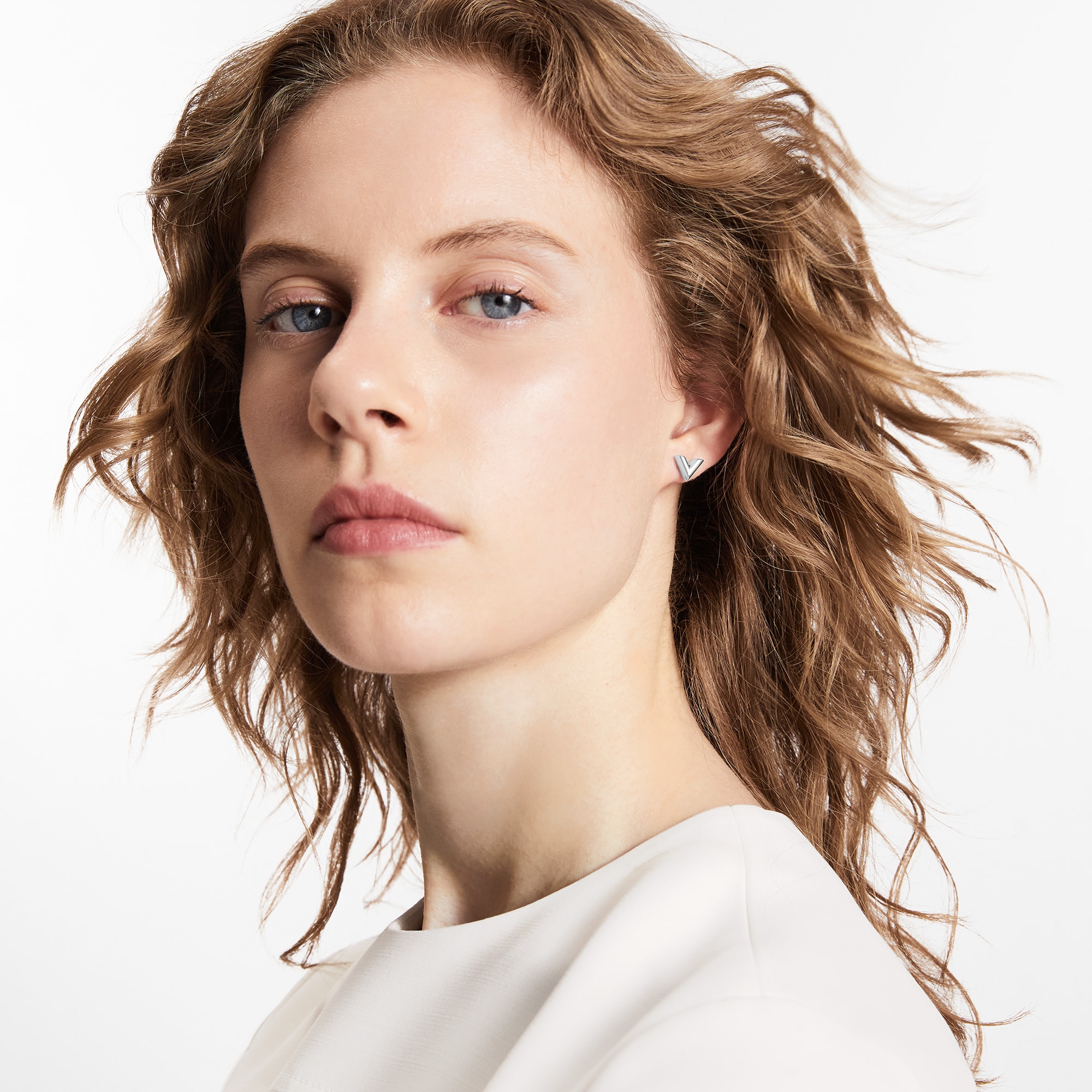 Essential V Stud Earrings S00 in Women