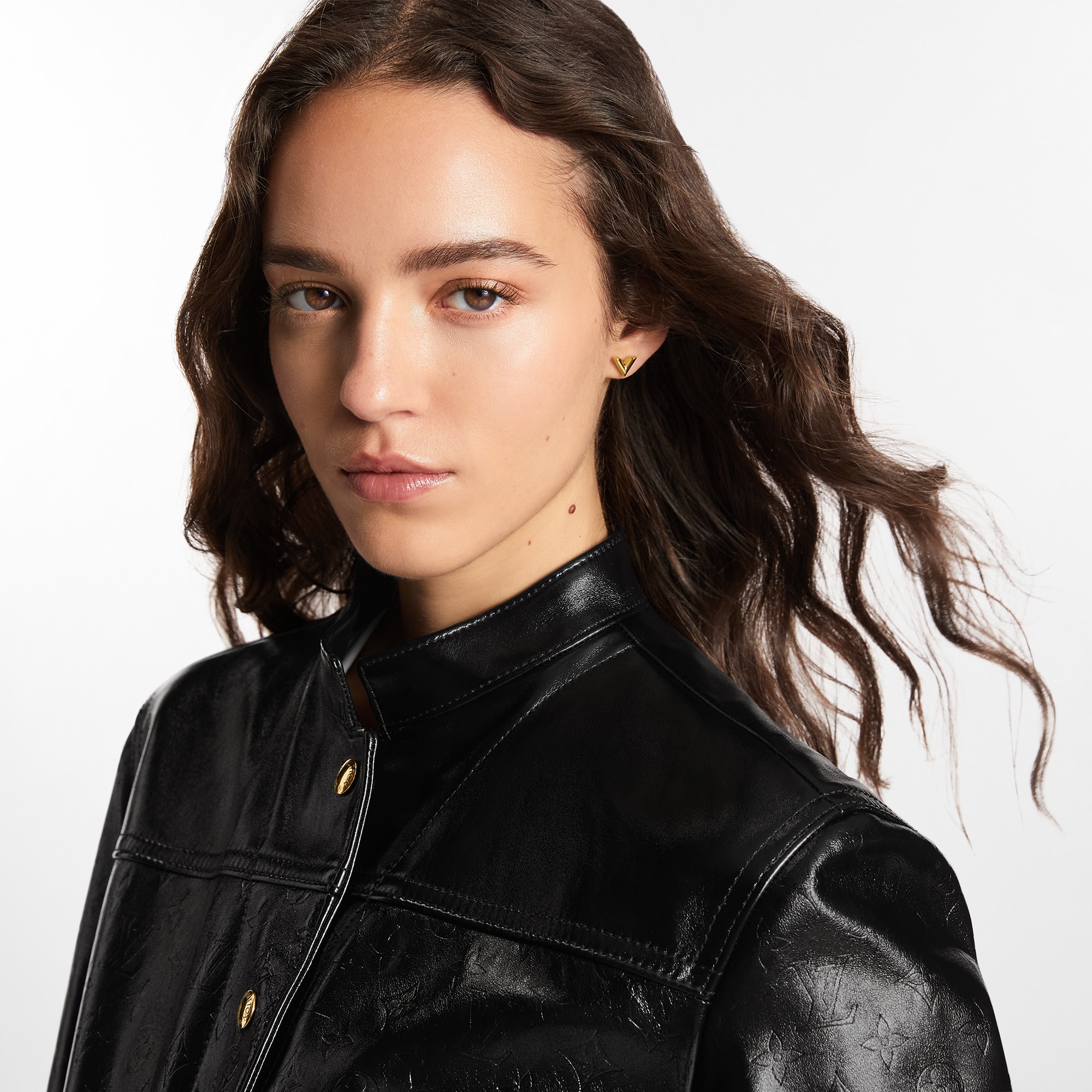 Essential V Stud Earrings S00 in Women