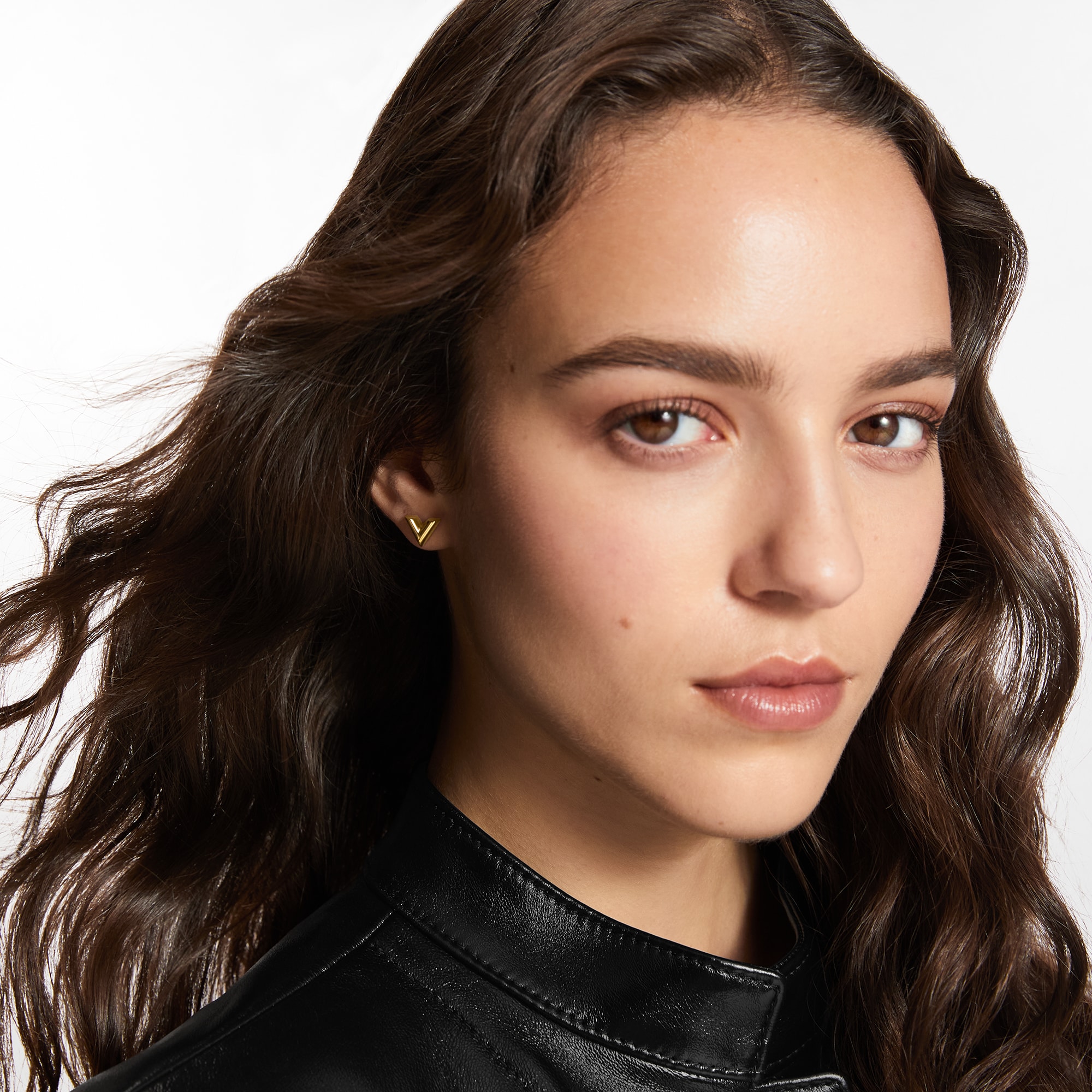 Essential V Stud Earrings S00 in Women