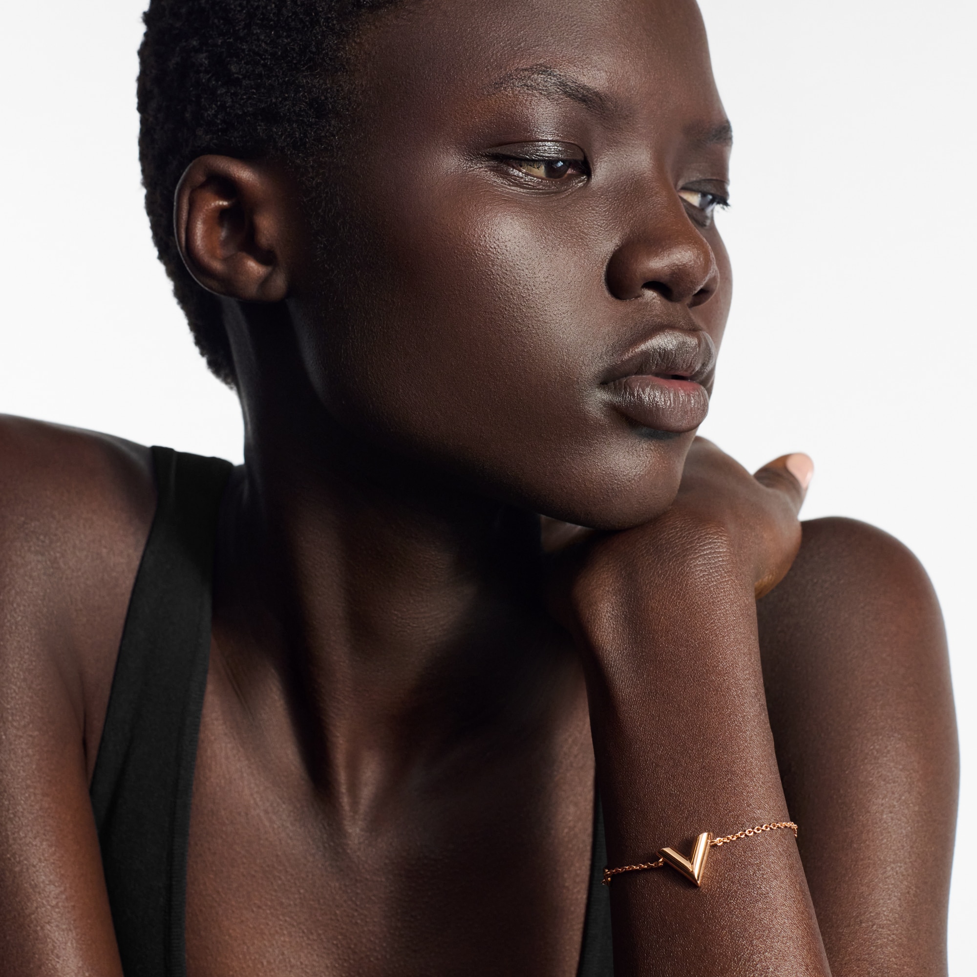 Essential V Supple Bracelet S00 in Gifts