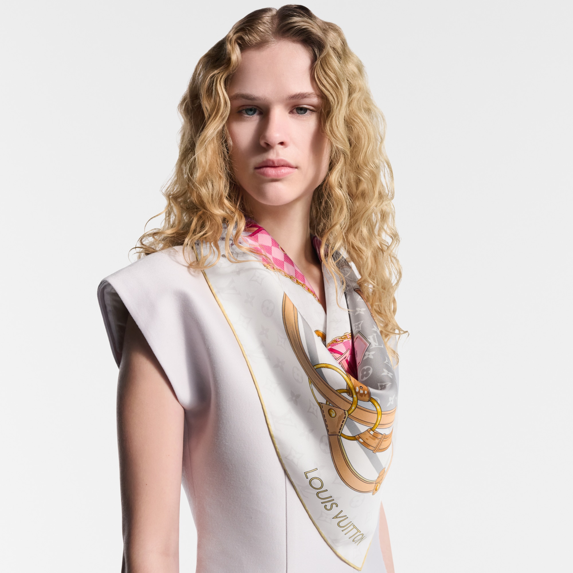 Flower And Straps Square 90 S00 in Women