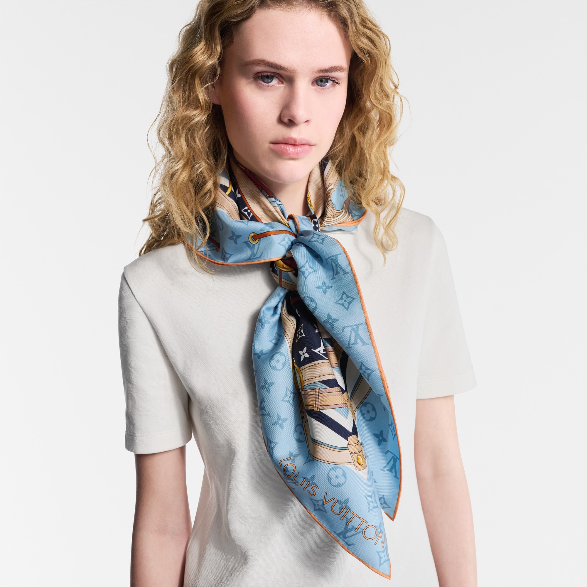 Flower And Straps Square 90 S00 in Women