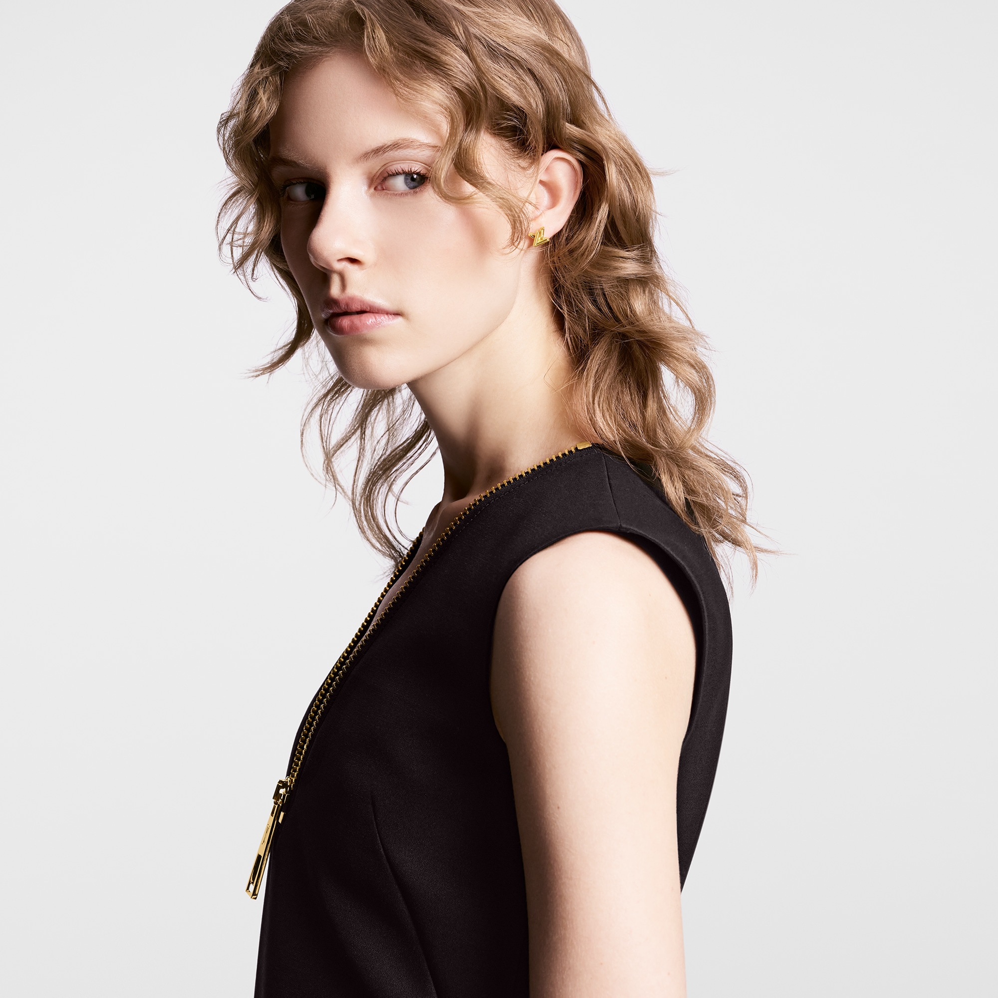 GO-14 Earrings S00 in Women