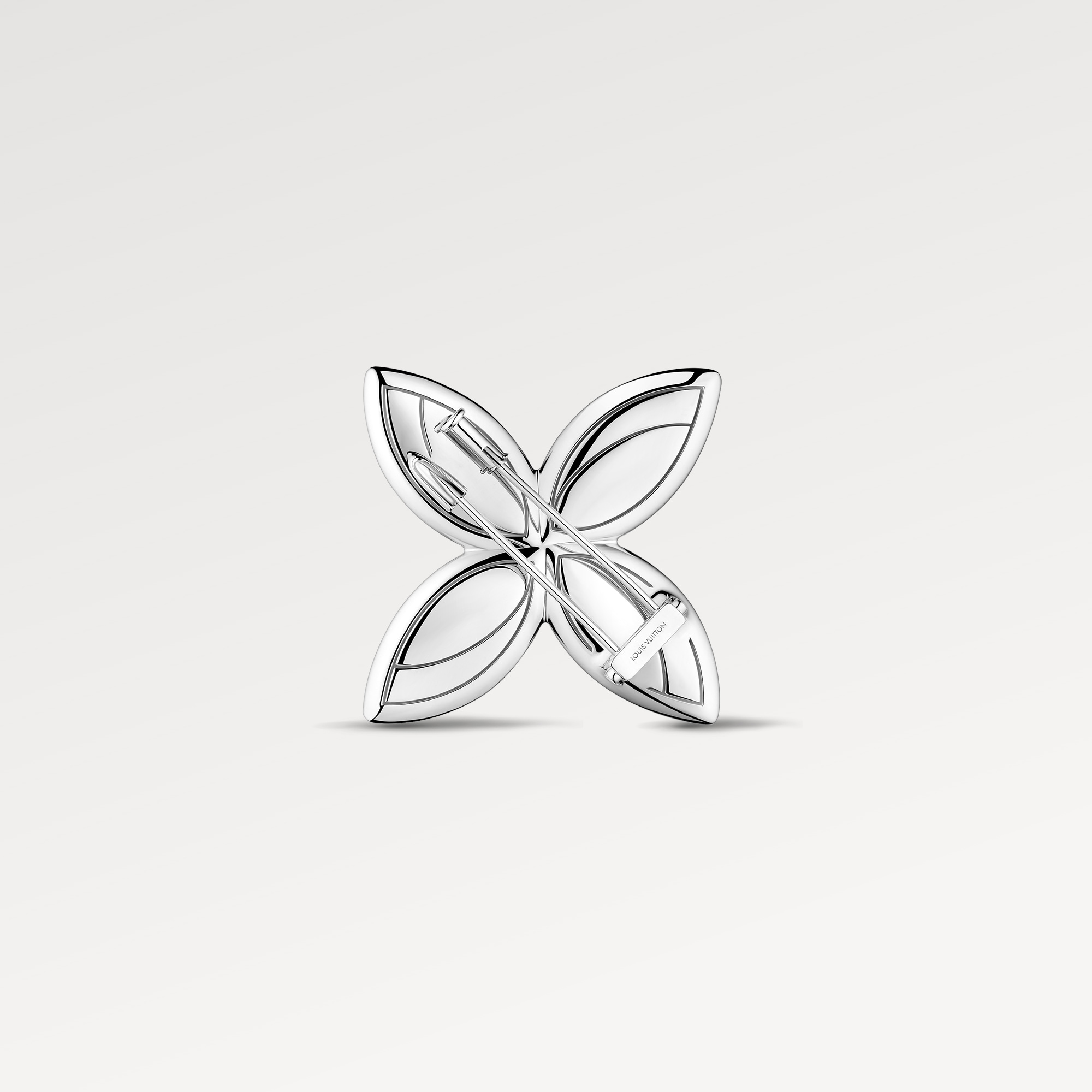 Idylle Blossom Brooch, White Gold & Diamonds  in Les Extraordinaires