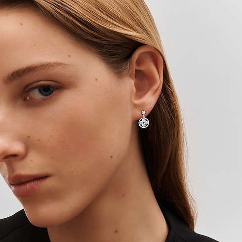 Idylle Blossom Ear Stud, White Gold And Diamond - Per Unit in Jewelry's Categories Earrings collections by Louis Vuitton (Product zoom)