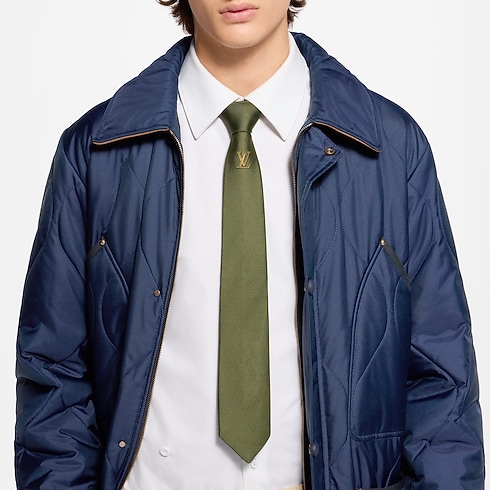 Initiales Tie worn view