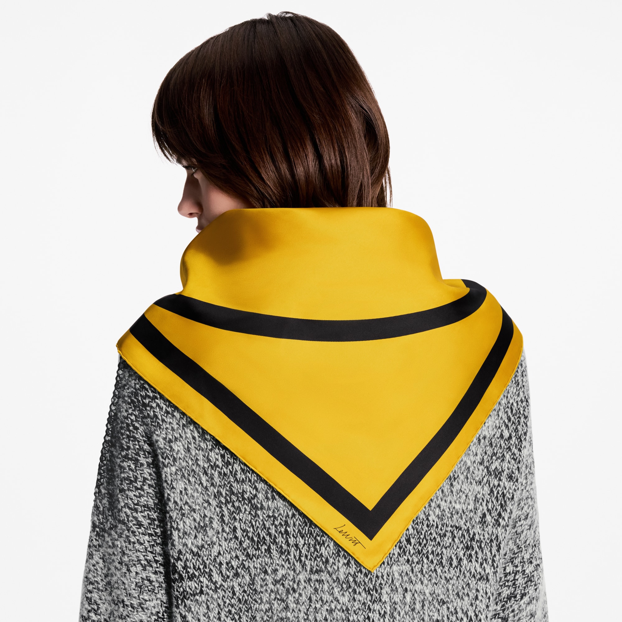 La Terre Est Ronde By Sol Lewitt Square 90 S00 in Women