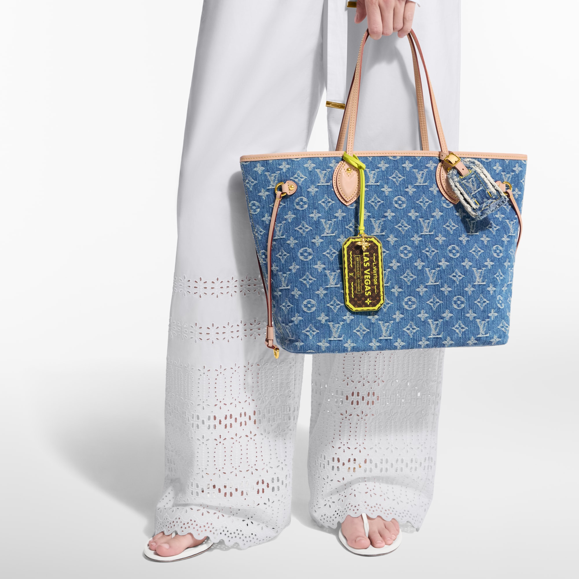 Las Vegas Beach Pass Bag Charm S00 in Women