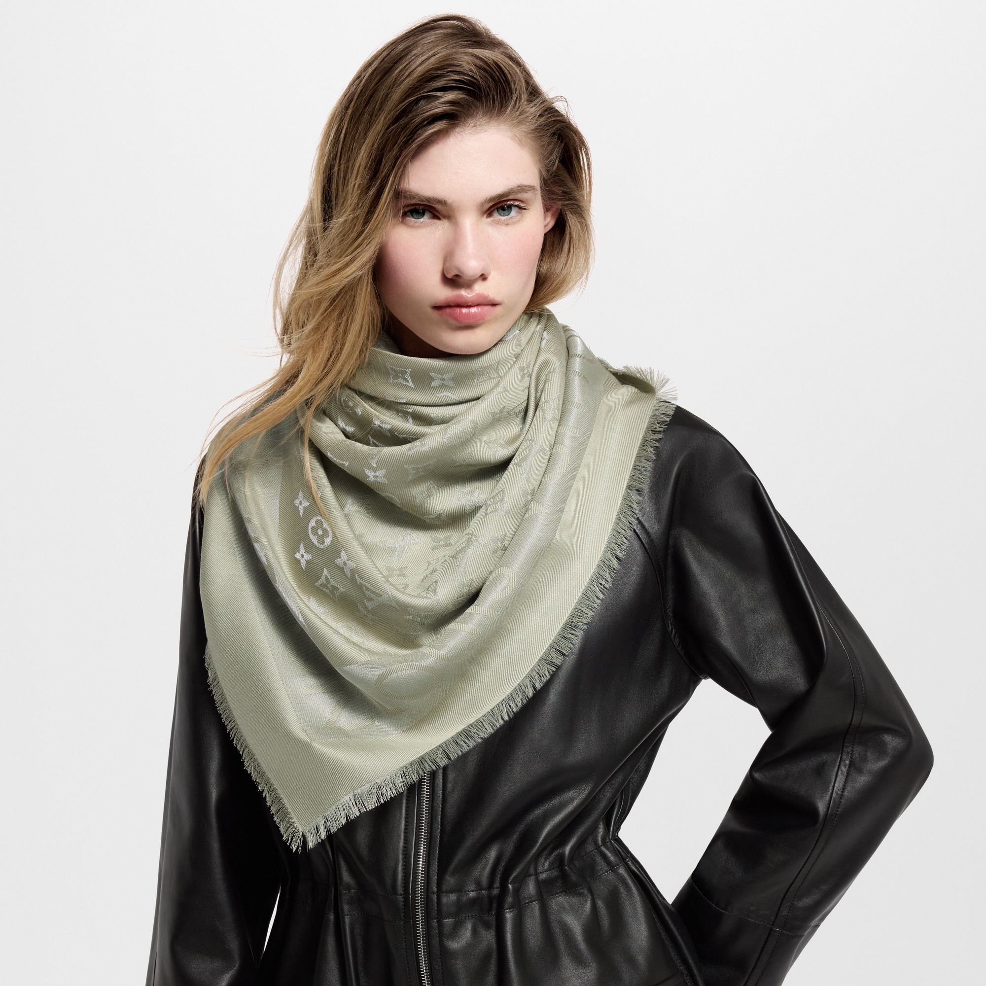 Lock And Go Shine Shawl S00 in Women