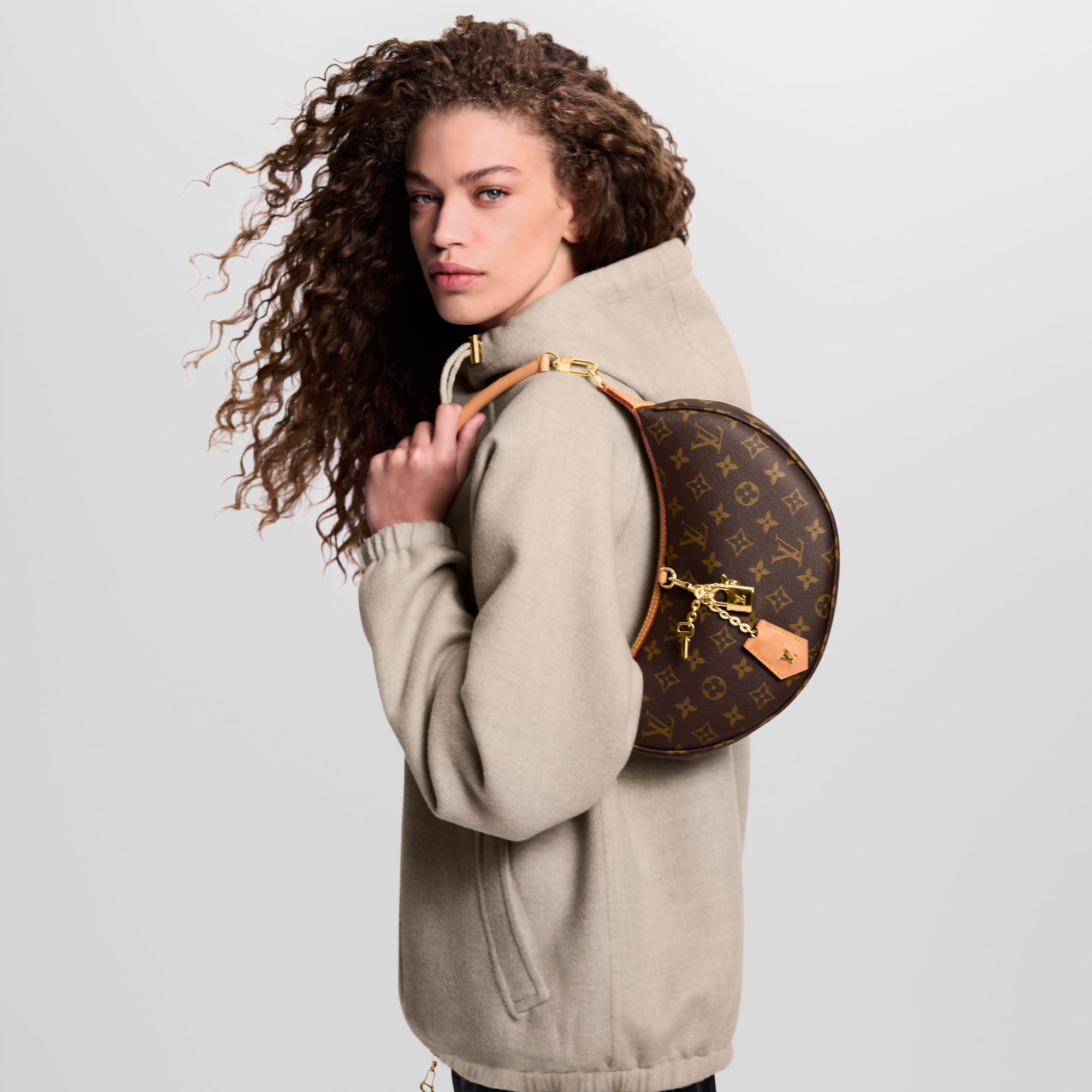 Looping Monogram Canvas in Women