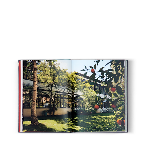 Louis Vuitton Manufactures in Trunks, Travel and Home's Library Hard Cover Books collections by Louis Vuitton (Product zoom)