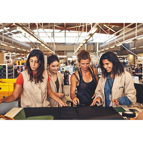 Louis Vuitton Manufactures in Trunks, Travel and Home's Library Hard Cover Books collections by Louis Vuitton (Product zoom)