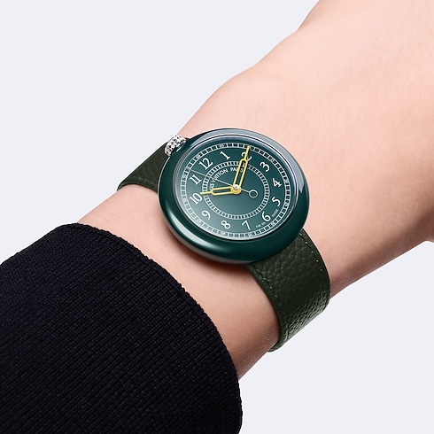Louis Vuitton Monterey, Automatic, 37mm, Ceramic and steel ambiance view