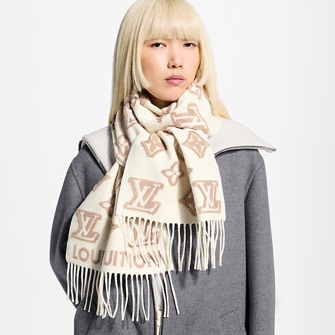 LV 3D Scarf S00 in Women's Accessories Scarves collections by Louis Vuitton (Product zoom)