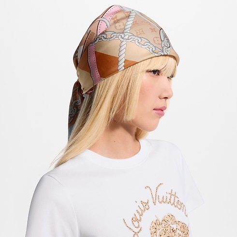 LV Classic Strap Square 90 S00 in Women's Accessories Silk Squares and Bandeaus collections by Louis Vuitton (Product zoom)