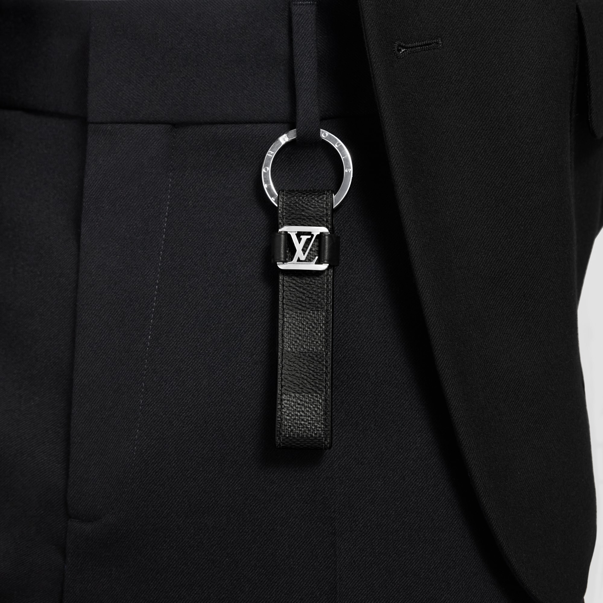 LV Dragonne Key Holder S00 in Men