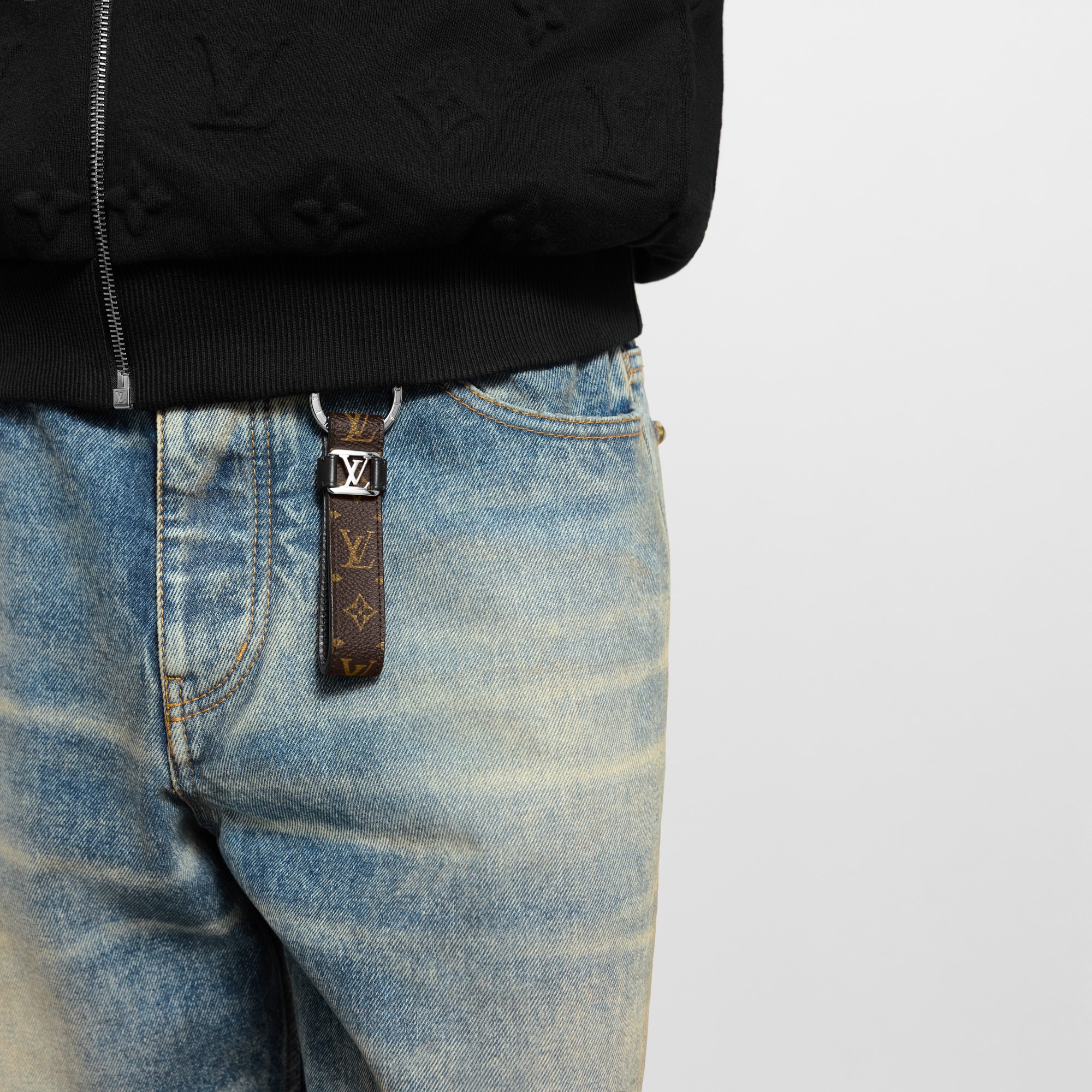 LV Dragonne Key Holder S00 in Men