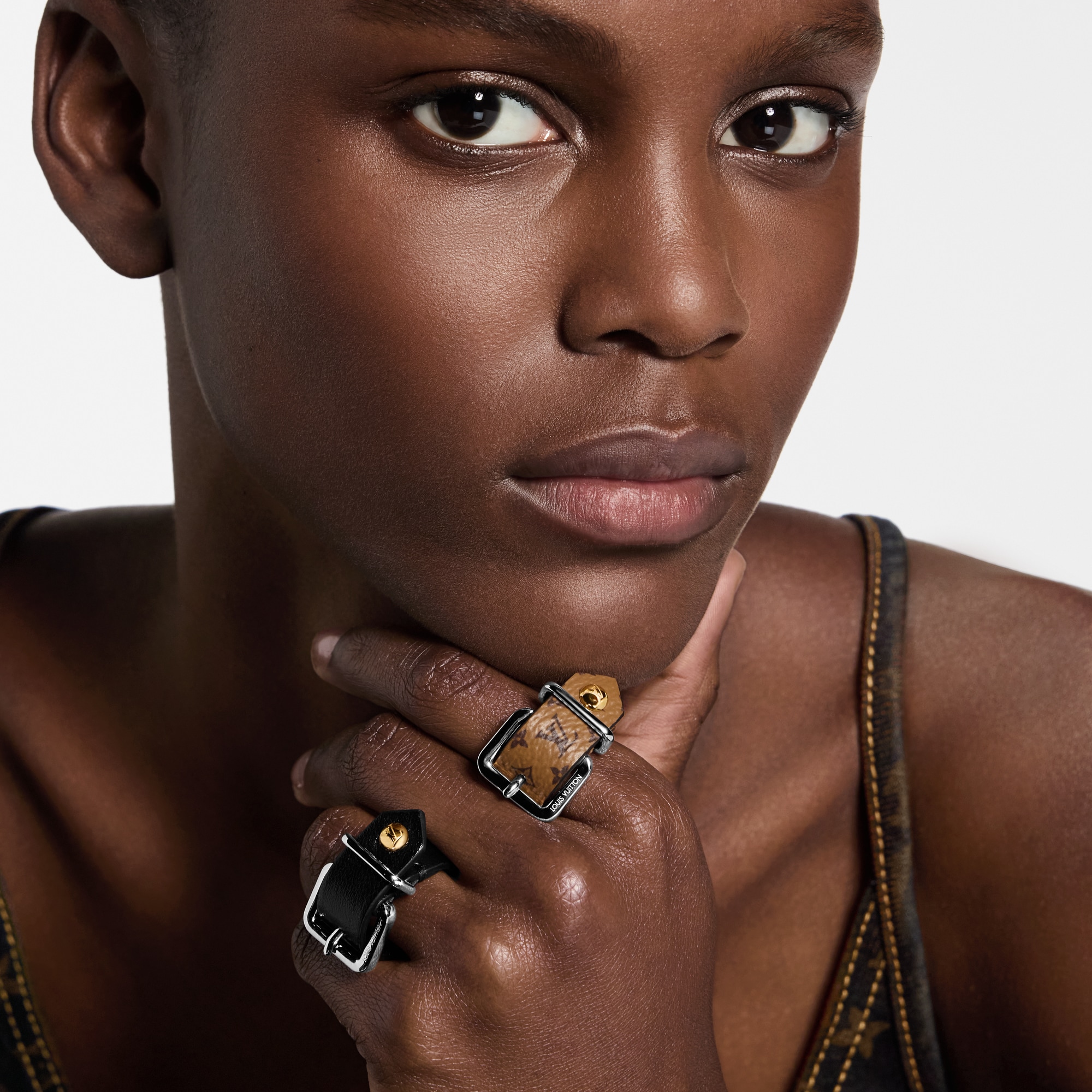 LV Emblem Ring Set S00 in Women