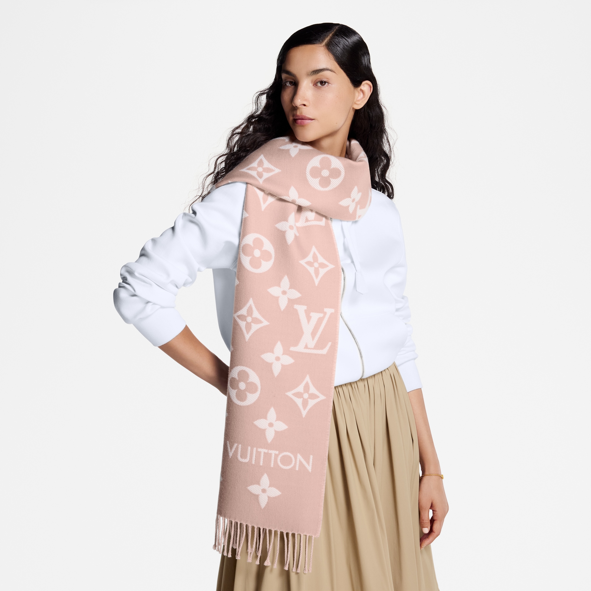 LV Essential scarf S00 in Women