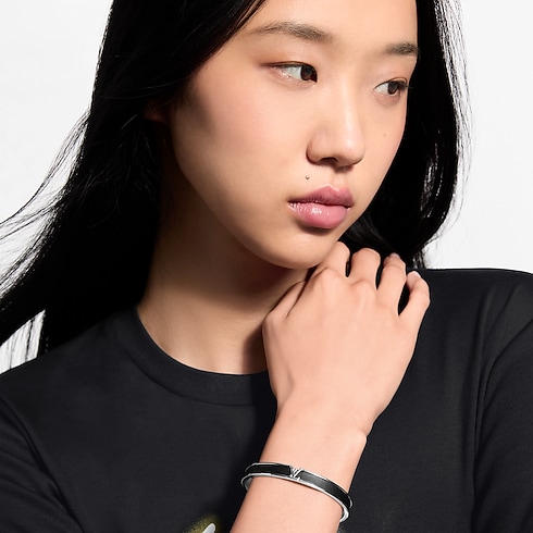 LV Initiales Bracelet S00 in Women's Fashion Jewelry Bracelets collections by Louis Vuitton (Product zoom)