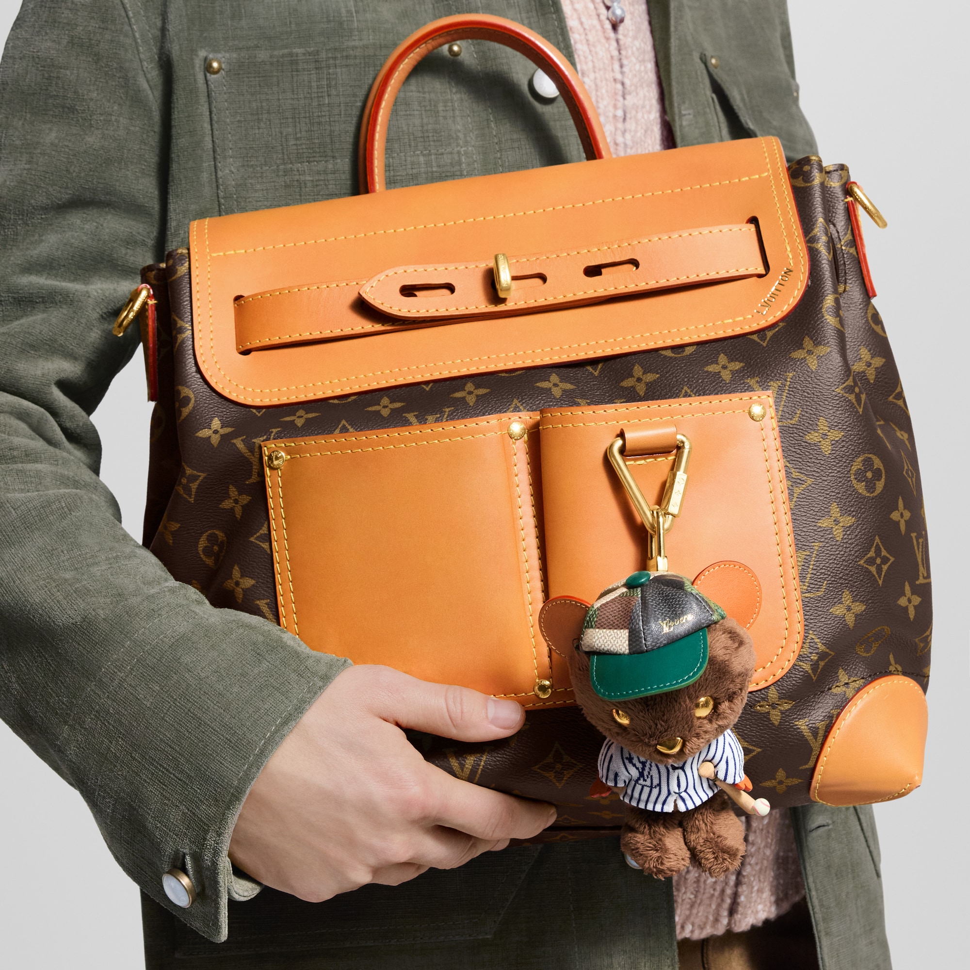 LV Louis Bear Bag Charm S00 in Men