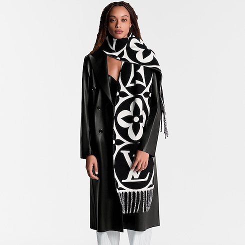 LV Medallion Scarf S00 in Women's Accessories Scarves collections by Louis Vuitton (Product zoom)