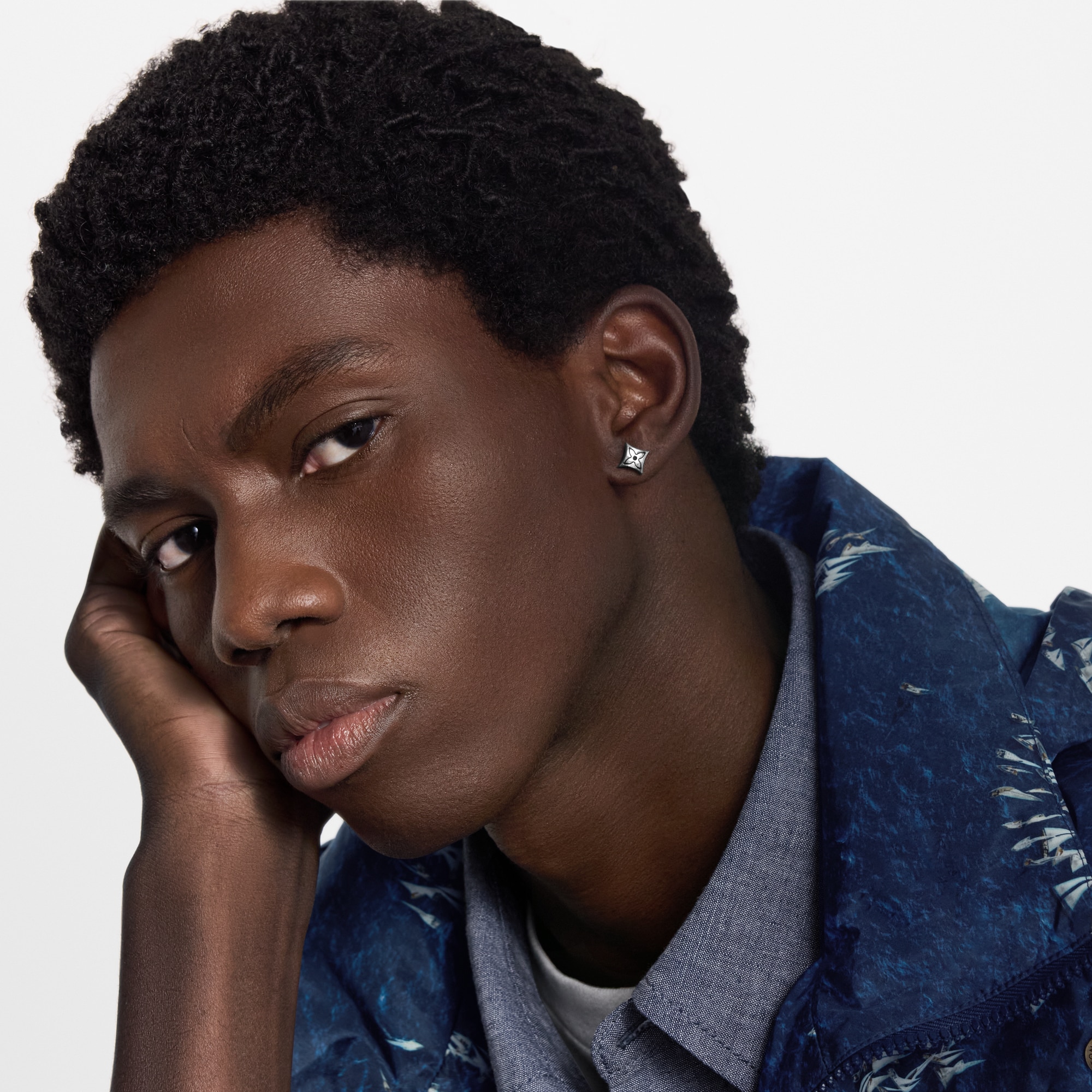 LV Sailor Earrings S00 in Men