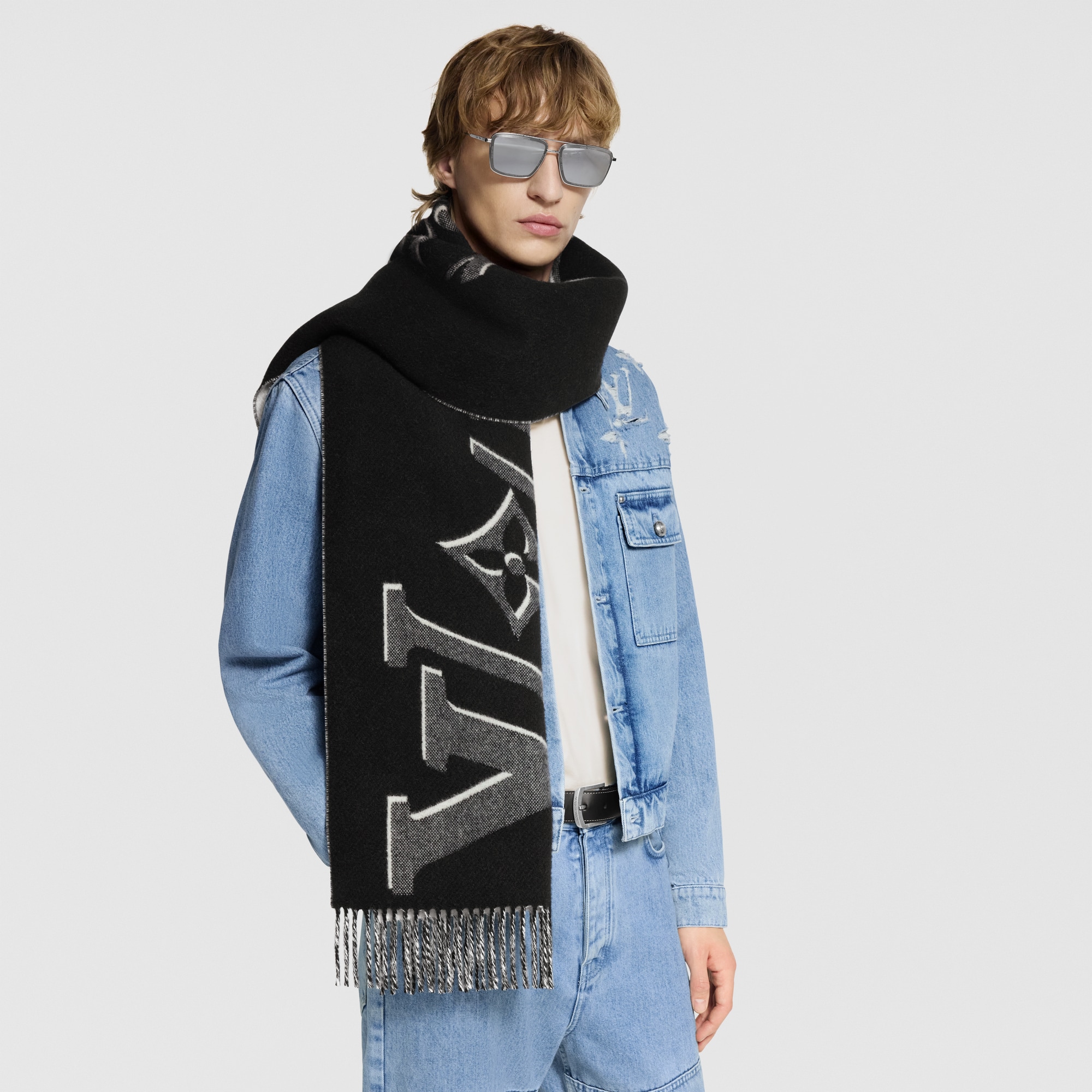 LV Vers Scarf S00 in Men