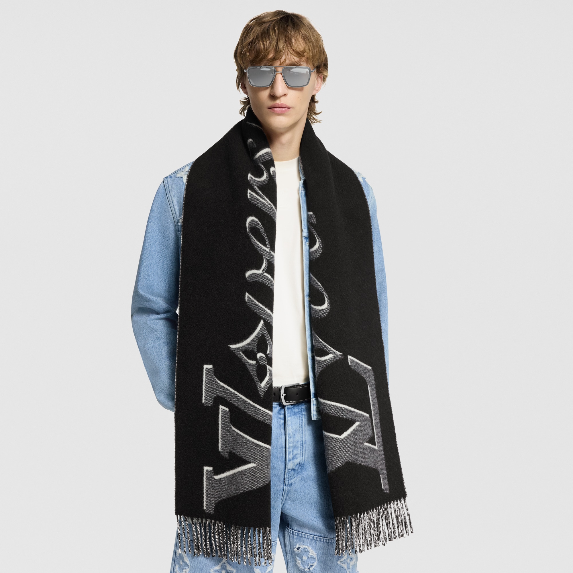 LV Vers Scarf S00 in Men