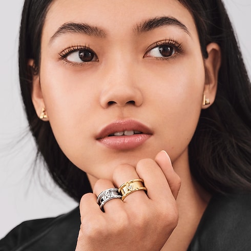 LV Volt One Band Ring, Yellow Gold And Diamond in Jewelry's Categories All Fine Jewelry collections by Louis Vuitton (Product zoom)