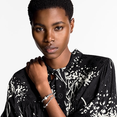 Midnight Pearl Bracelet S00 in Women's Fashion Jewelry Bracelets collections by Louis Vuitton (Product zoom)