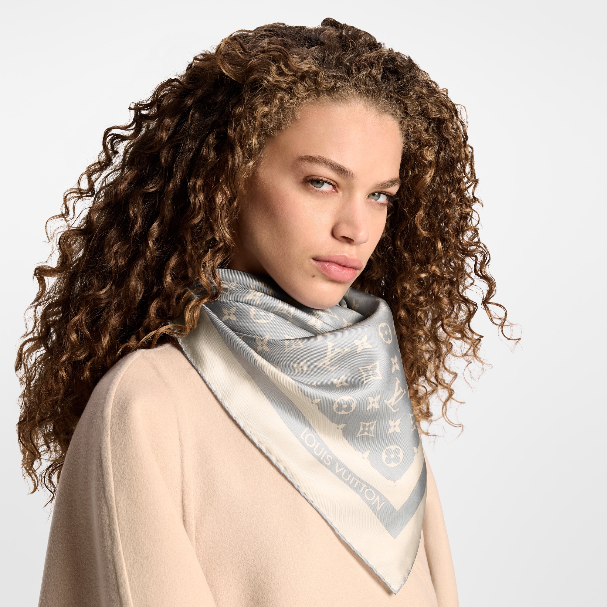 Monogram Silhouette Square 90 S00 in Women