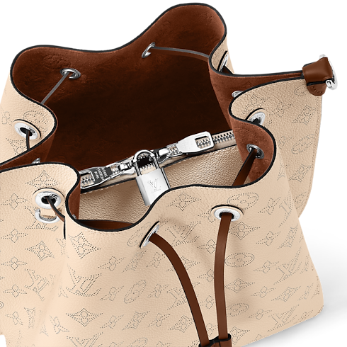 Muria Mahina Leather in Women's Handbags All Handbags collections by Louis Vuitton (Product zoom)