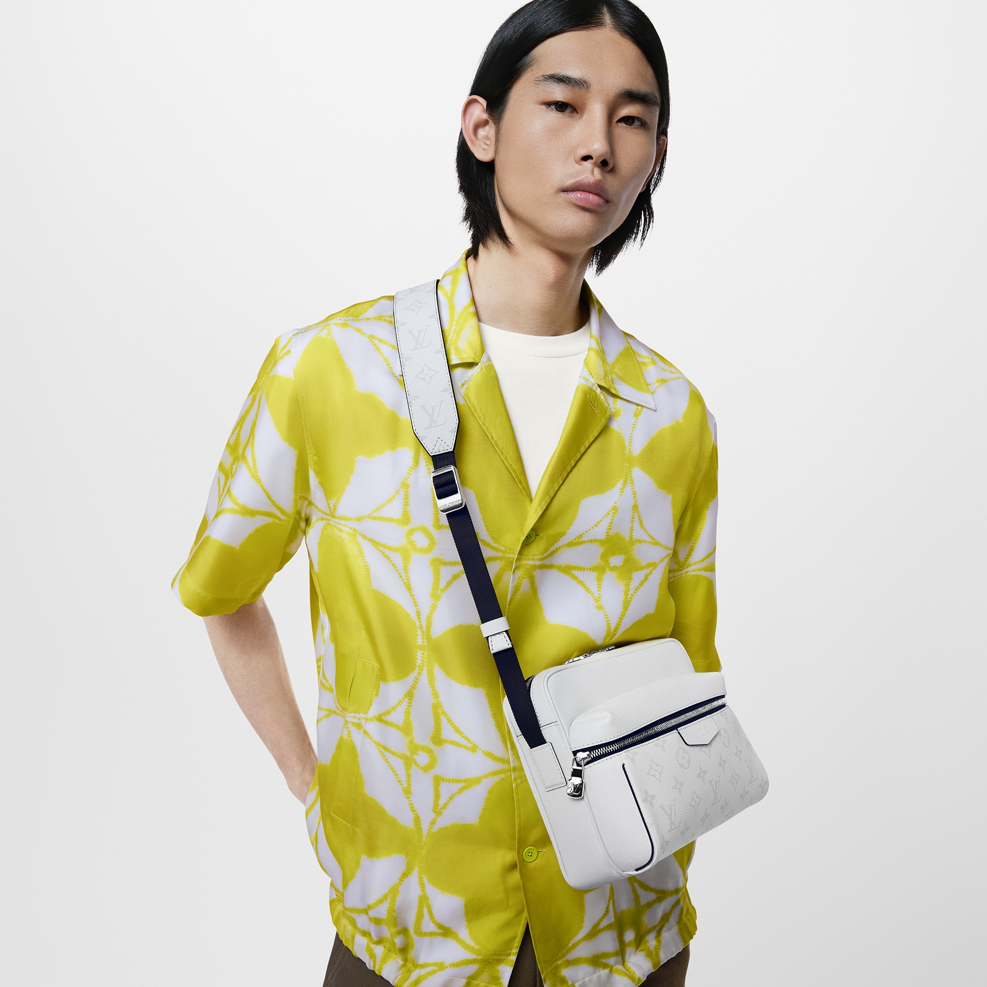 Outdoor Messenger Taigarama - Gifts For Men | LOUIS VUITTON